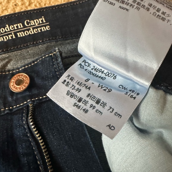 Signature by Levi Strauss - Denim Capris - Size 8 (W29) - Picture 3 of 5